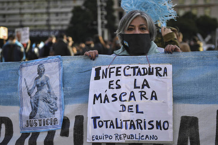 bandera y globo