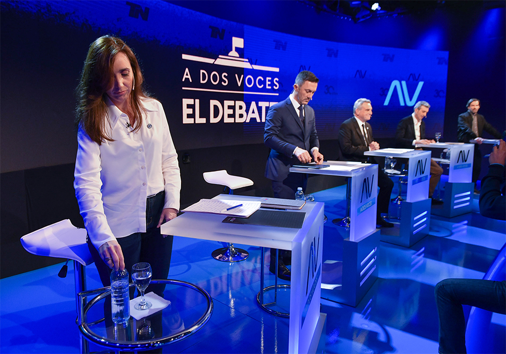 debate a dos voces tres