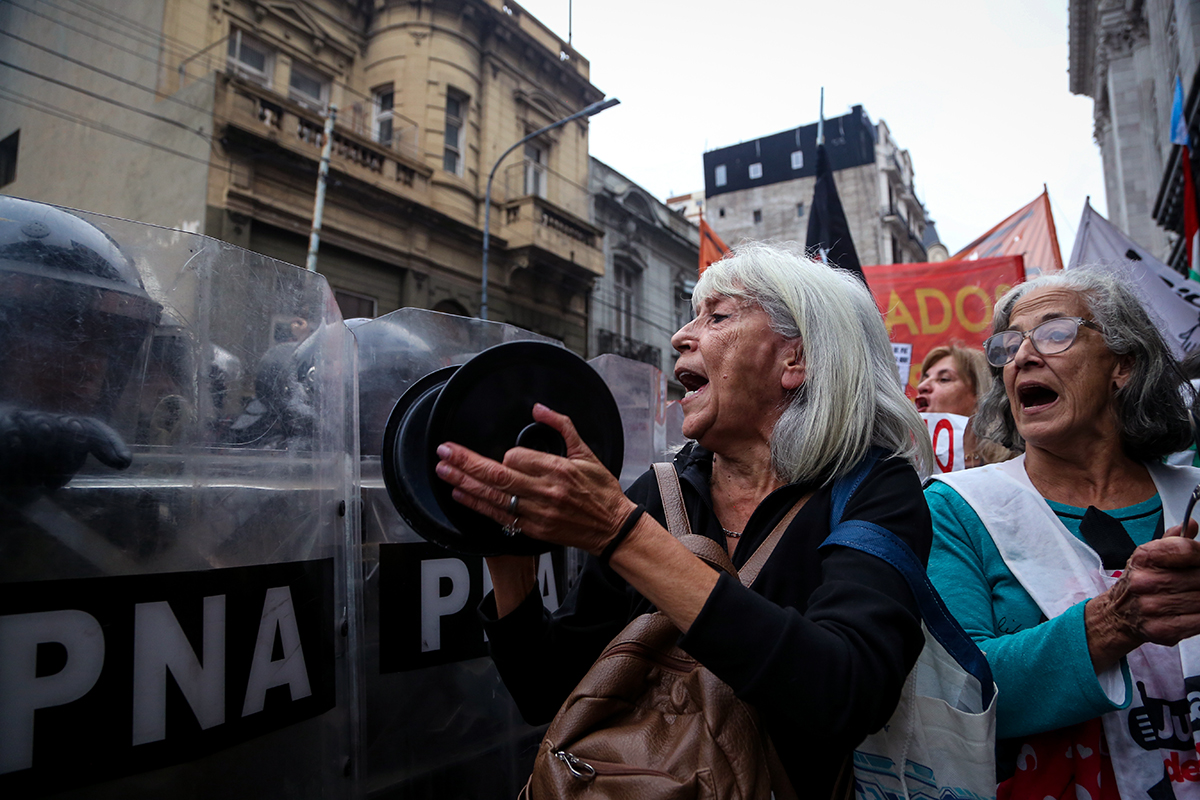 padre paco represion jubilados dos