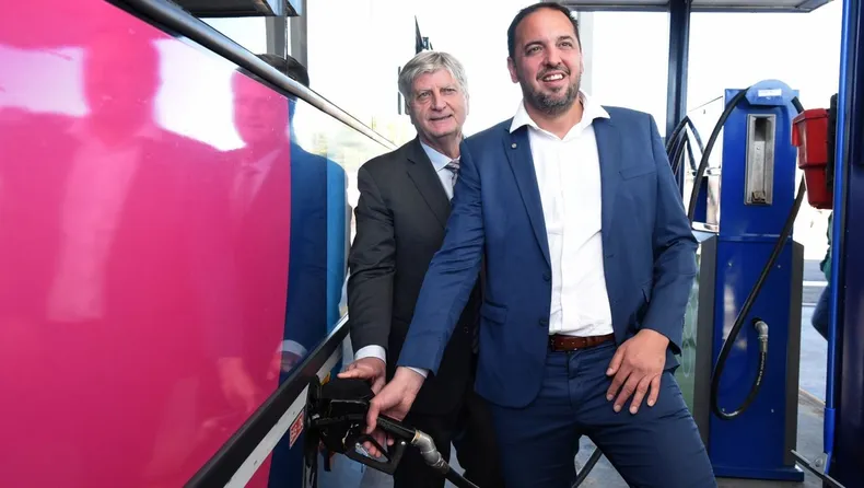 el gobernador ziliotto inauguro esta semana una estacion servicio santa rosa todo bien luciano di napoli