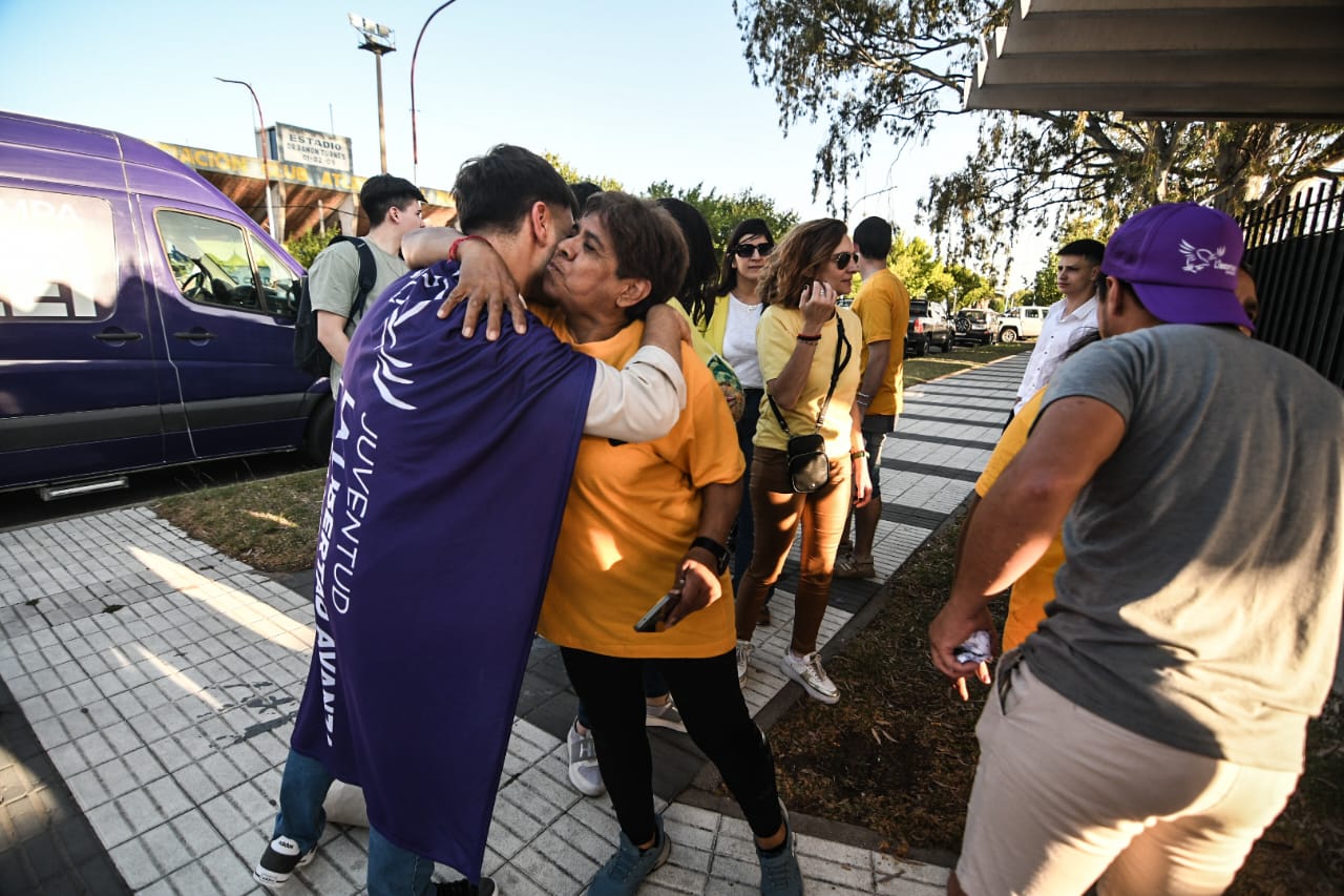 violeta amarillo