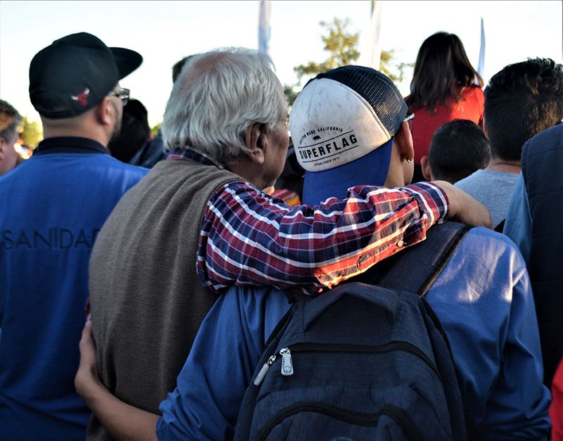 abuelo y nieto cierre fernandez laguna